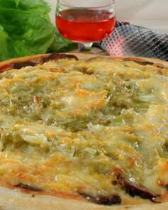 Пицца с печенью и капустой