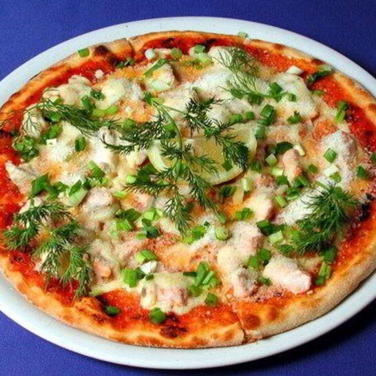 Рецепт пицца с сельдью и яйцами