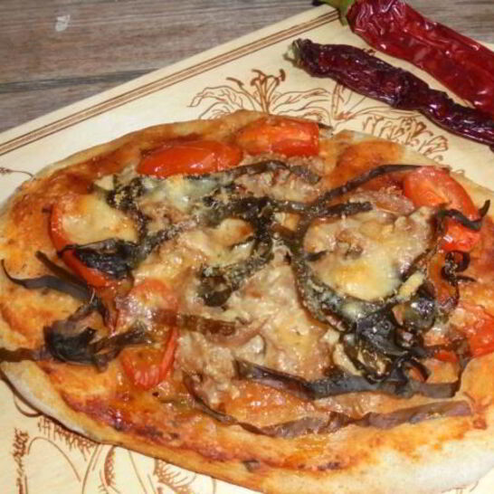 Рецепт пицца с тунцом , с морской капустой и пармезаном