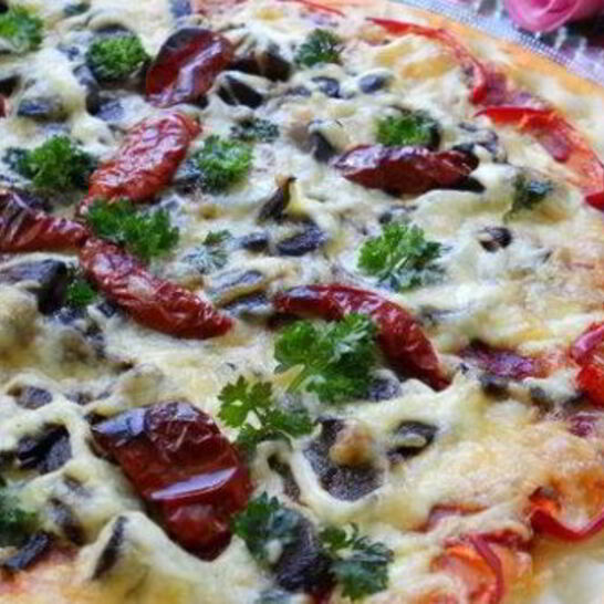 Рецепт пицца с вялеными томатами и брынзой