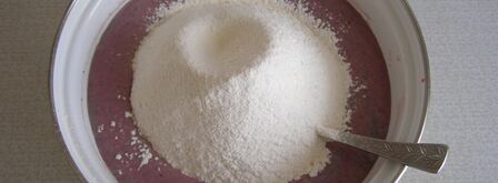 коврижка с вареньем на кефире. Шаг 4