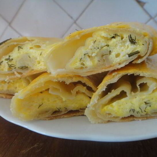 Рецепт рулетики с творогом и вишней