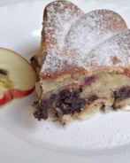 Красивая Шарлотка с яблоками