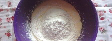 меренговая шарлотка с малиной и белым шоколадом. Шаг 3