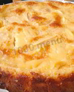 Шарлотка на молоке с яблоками