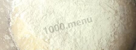 шарлотка на молоке с яблоками. Шаг 4