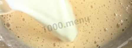 шарлотка на молоке с яблоками. Шаг 6