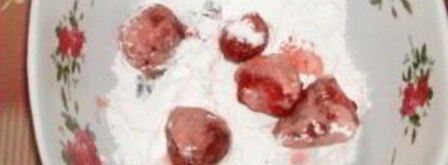 шарлотка с клубникой в мультиварке. Шаг 4