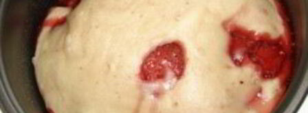 шарлотка с клубникой в мультиварке. Шаг 6