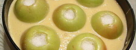 шарлотка с цельными яблочками. Шаг 3