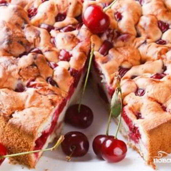 Рецепт шарлотка с вишней и яблоками