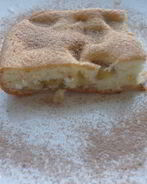 Шарлотка с яблоками и бананами