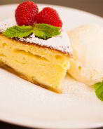 Шарлотка с яблоками и лимоном