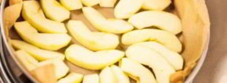 шарлотка с яблоками и лимоном. Шаг 3