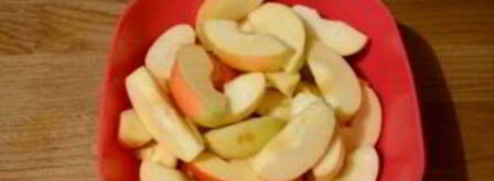 шарлотка с яблоками и медовым бисквитом. Шаг 2