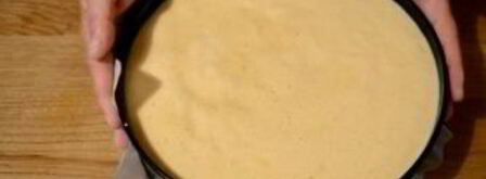 шарлотка с яблоками и медовым бисквитом. Шаг 8