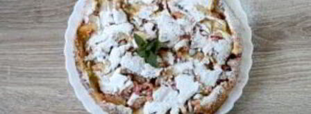 шарлотка с яблоками и вишней. Шаг 8