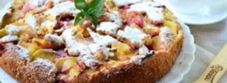 шарлотка с яблоками и вишней. Шаг 9