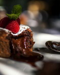 Шарлотка с ягодами