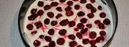 шарлотка с замороженной вишней. Шаг 6