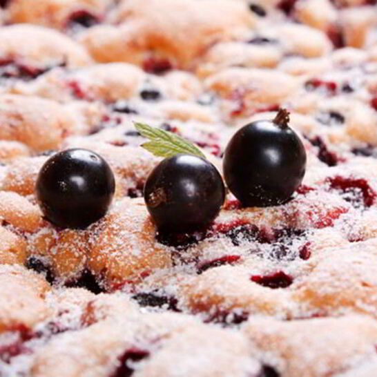 Рецепт шарлотка со смородиной