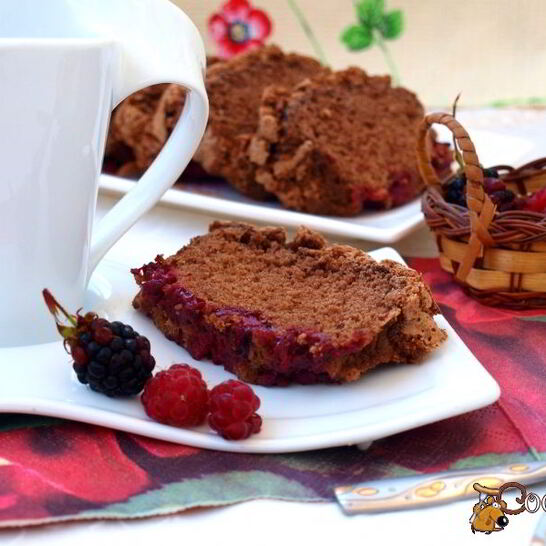 Рецепт шоколадная шарлотка с ягодами