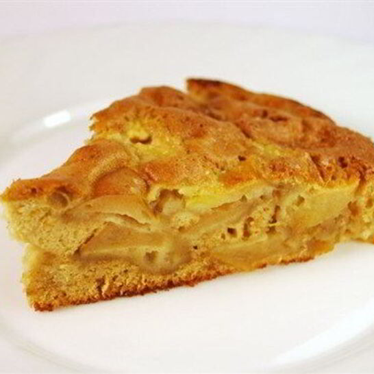 Рецепт сметанная шарлотка с яблоками и грецкими орехами