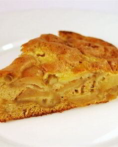 Сметанная шарлотка с яблоками и грецкими орехами