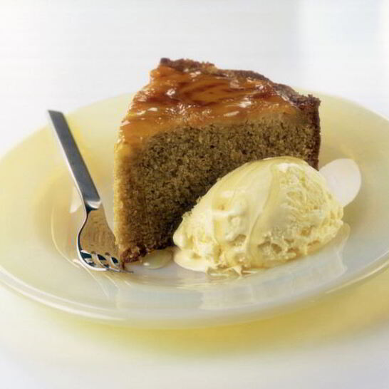 Рецепт яблочная шарлотка с медом и корицей