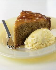 Яблочная шарлотка с медом и корицей