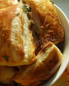 Слойки бульонные с сыром