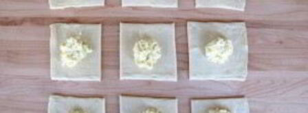 слойки из бездрожжевого теста с сыром. Шаг 3