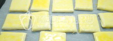 слойки из слоеного теста ореховые. Шаг 4