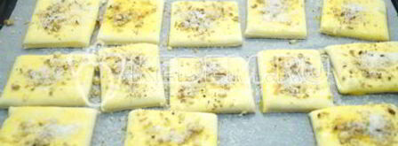 слойки из слоеного теста ореховые. Шаг 5