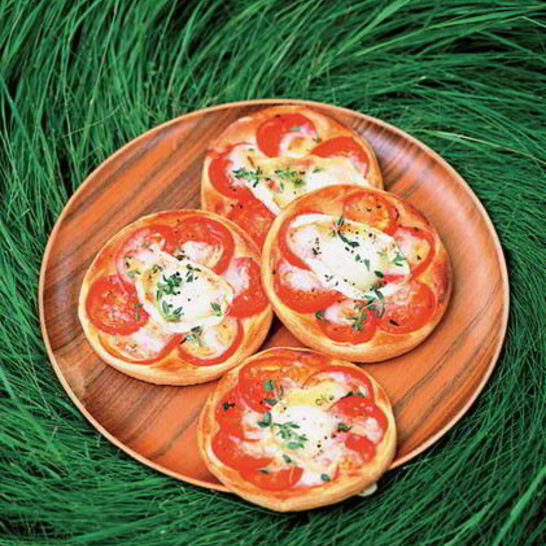 Рецепт слойки с козьим сыром и помидорами