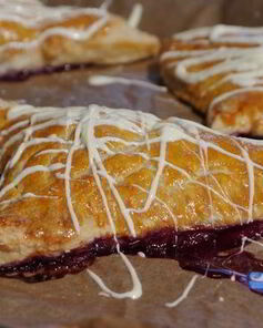 Слойки с вишней и белым шоколадом