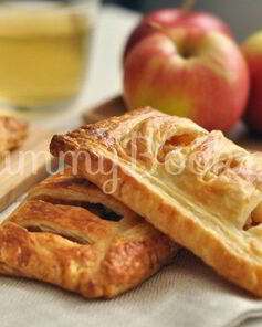 Слойки с яблоками