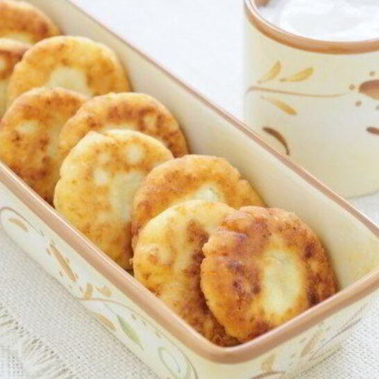 Рецепт диетические сырники с йогуртово-лимонным соусом
