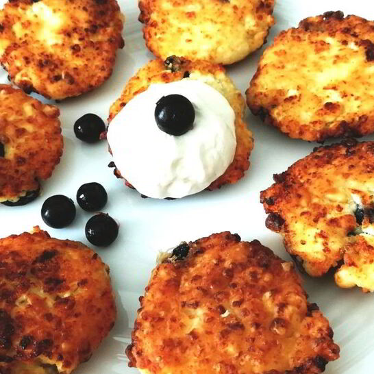 Рецепт сырники с изюмом и кедровыми орехами