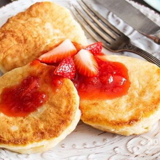 Рецепт сырники с клубничным соусом