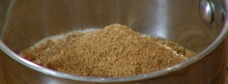 творожник с белым шоколадом и малиной. Шаг 4