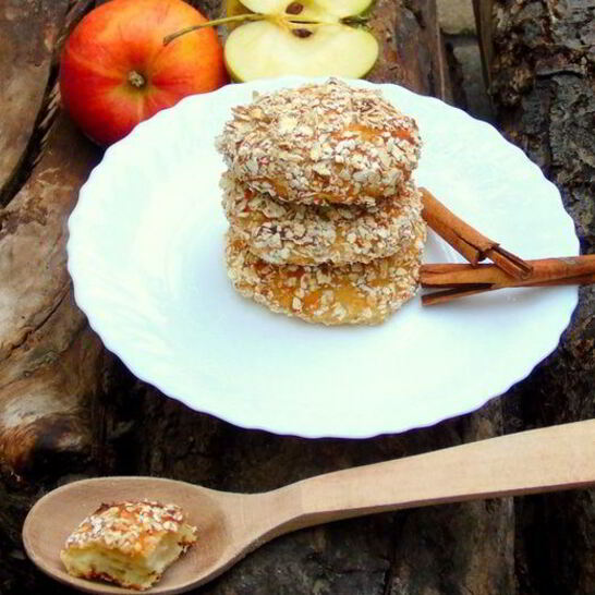 Рецепт яблочные сырники в овсяной панировке без муки