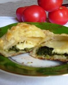 Сырно шпинатные слойки