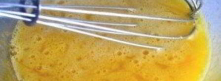 бисквитное тесто на сгущенке. Шаг 2