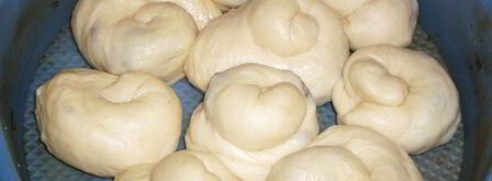 сдобное дрожжевое тесто и булочки. Шаг 3