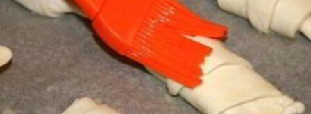 слоеное тесто со сгущенкой. Шаг 4