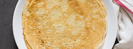 блинный торт с ванильно-сливочным кремом и ягодным соусом. Шаг 4