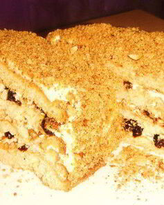 Медовый торт с орехами и черносливом