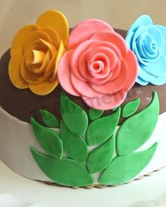 Торт с цветами из мастики бисквит