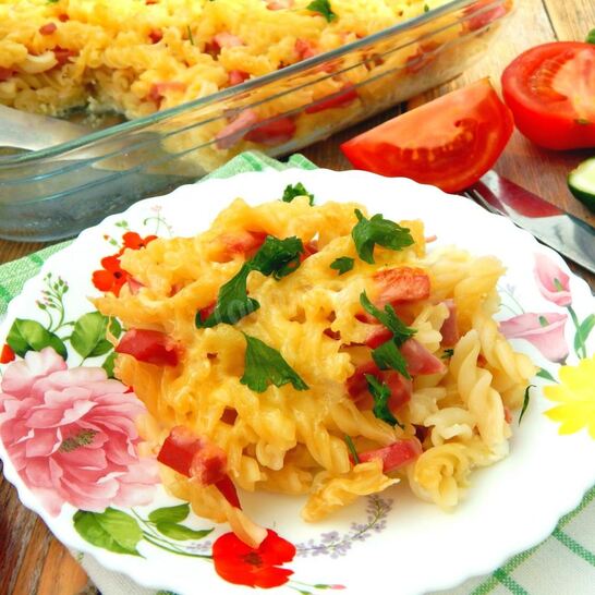 Рецепт запеканка из макарон с колбасой и сыром